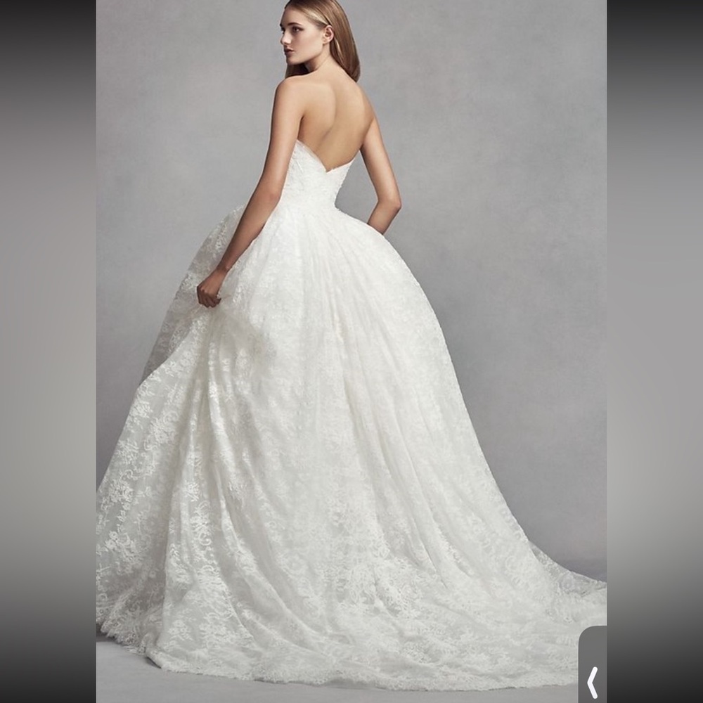 Vera Wang White Lace Wedding Dress